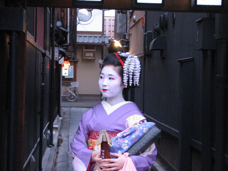 Voyeur Beach 2002 plakati Uning eshagiga olomon kirib keldi