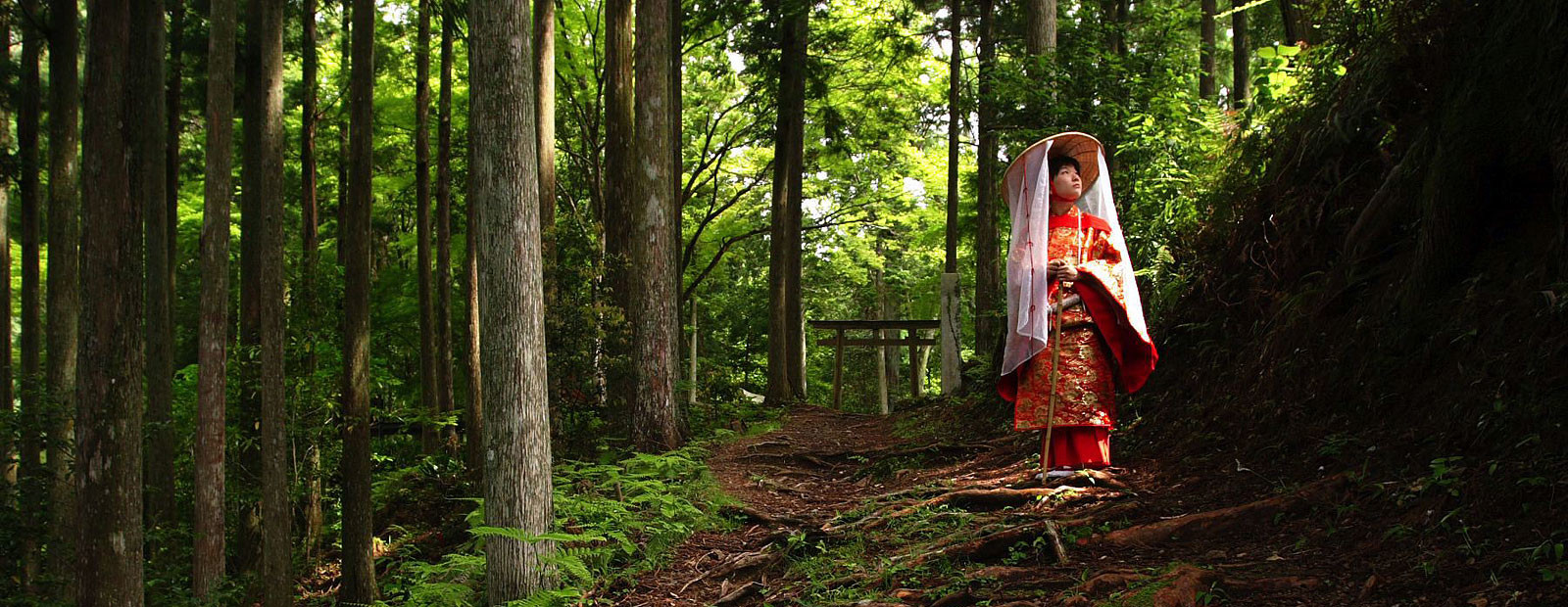 Kvinnig pilgrim i traditionella kläder