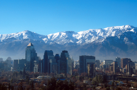 Santiago de Chile och berg i bakgrunden