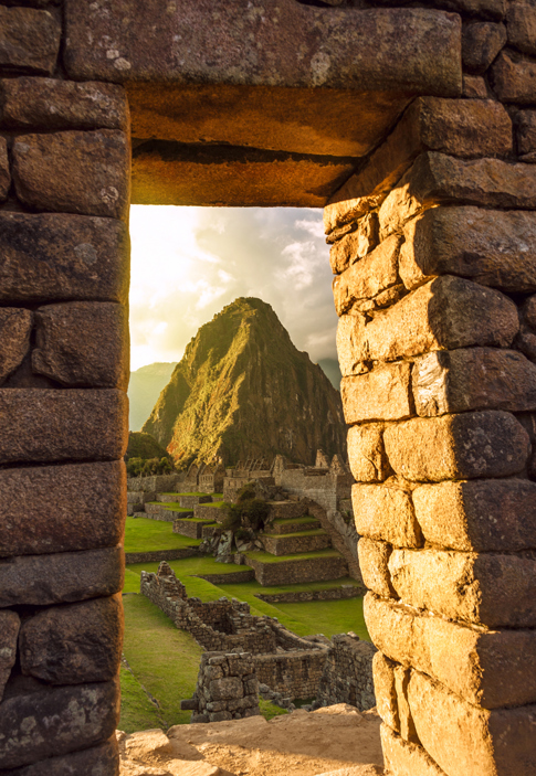 Vy över Machu Picchu genom glugg