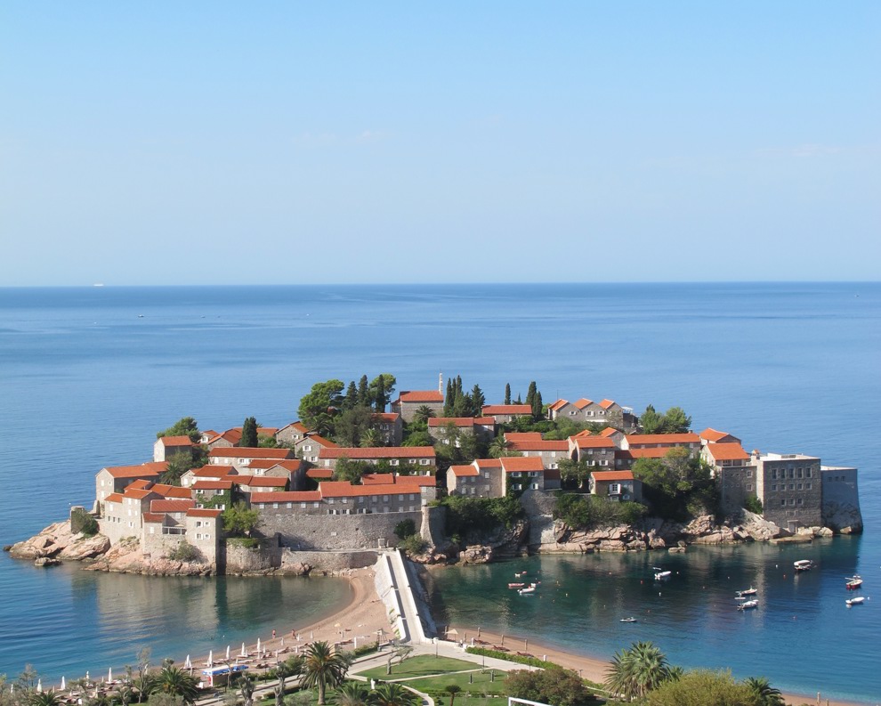 Sveti Stefan - en av Medelhavets mest pittoreska öar utanför den montenegrinska kusten. 