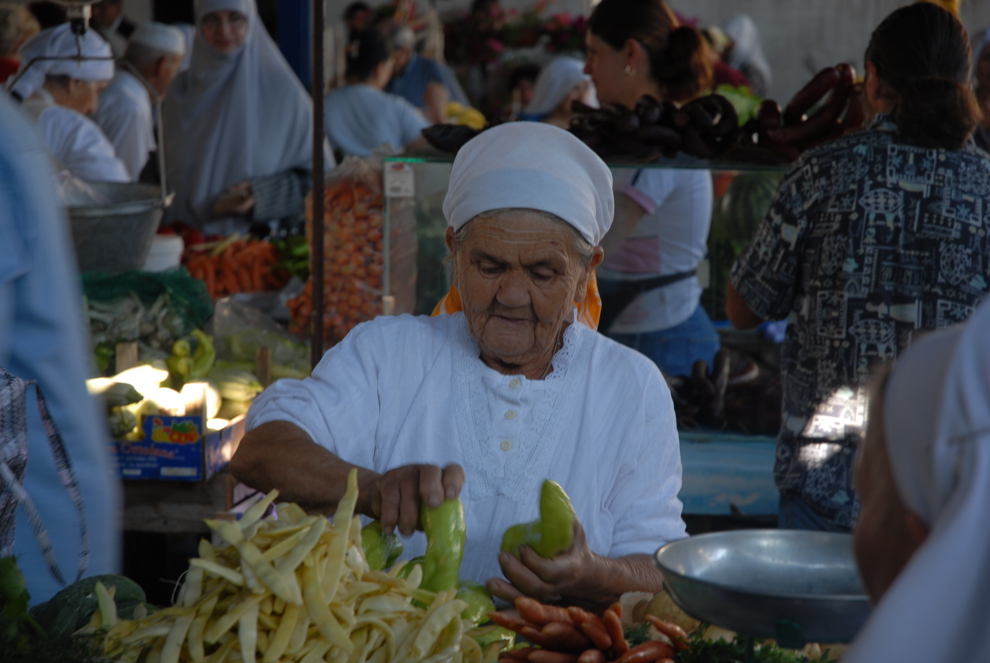 Tiranas nyrenoverade fina marknad bjuder på roliga möten.