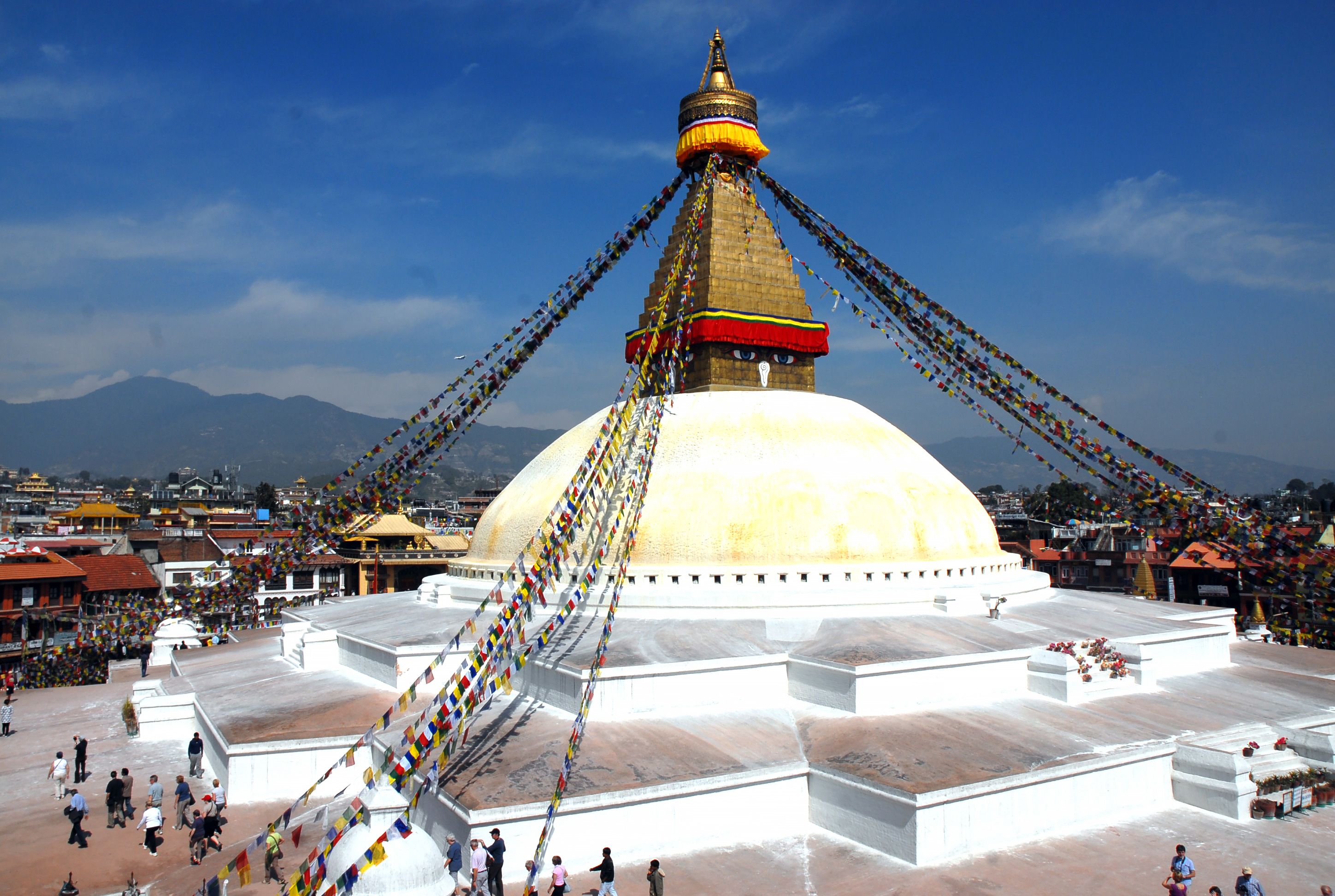 Stor kupol på ett torg