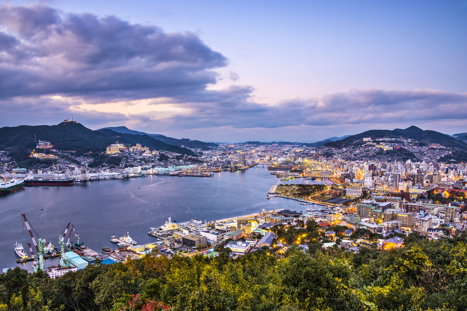 Utsikt över staden och hamnen i Nagasaki