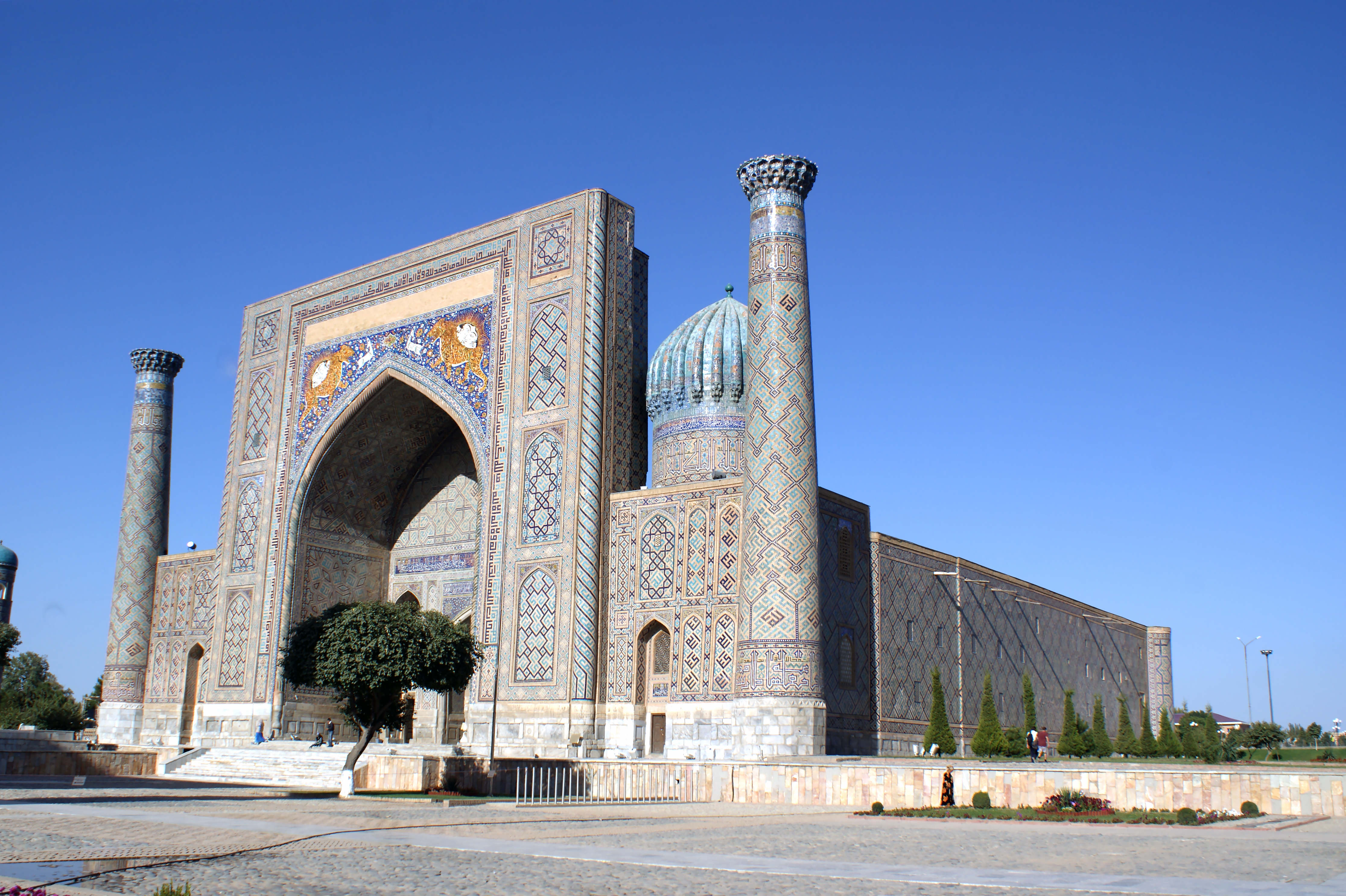 Sherdor medresse vid Registan i Samarkand