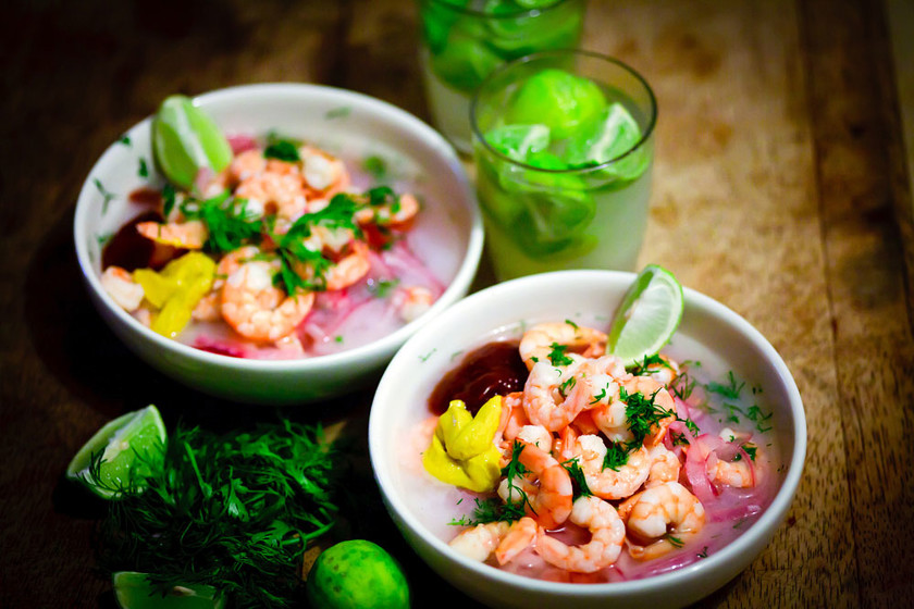 Cevicherätt och drinken Pisco sour