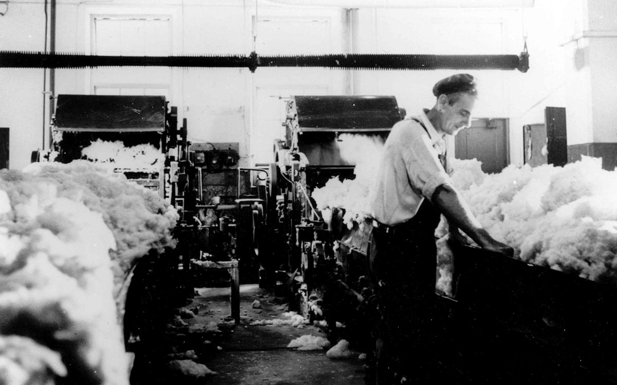 På bilden syns den gamla textilfabriken i Nääs