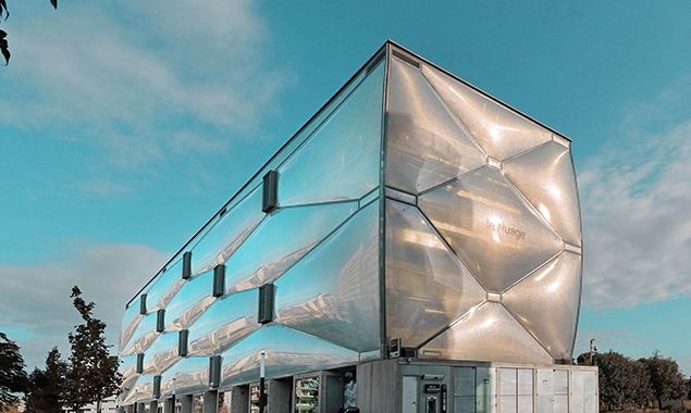 Le Nuage av Philippe Starck