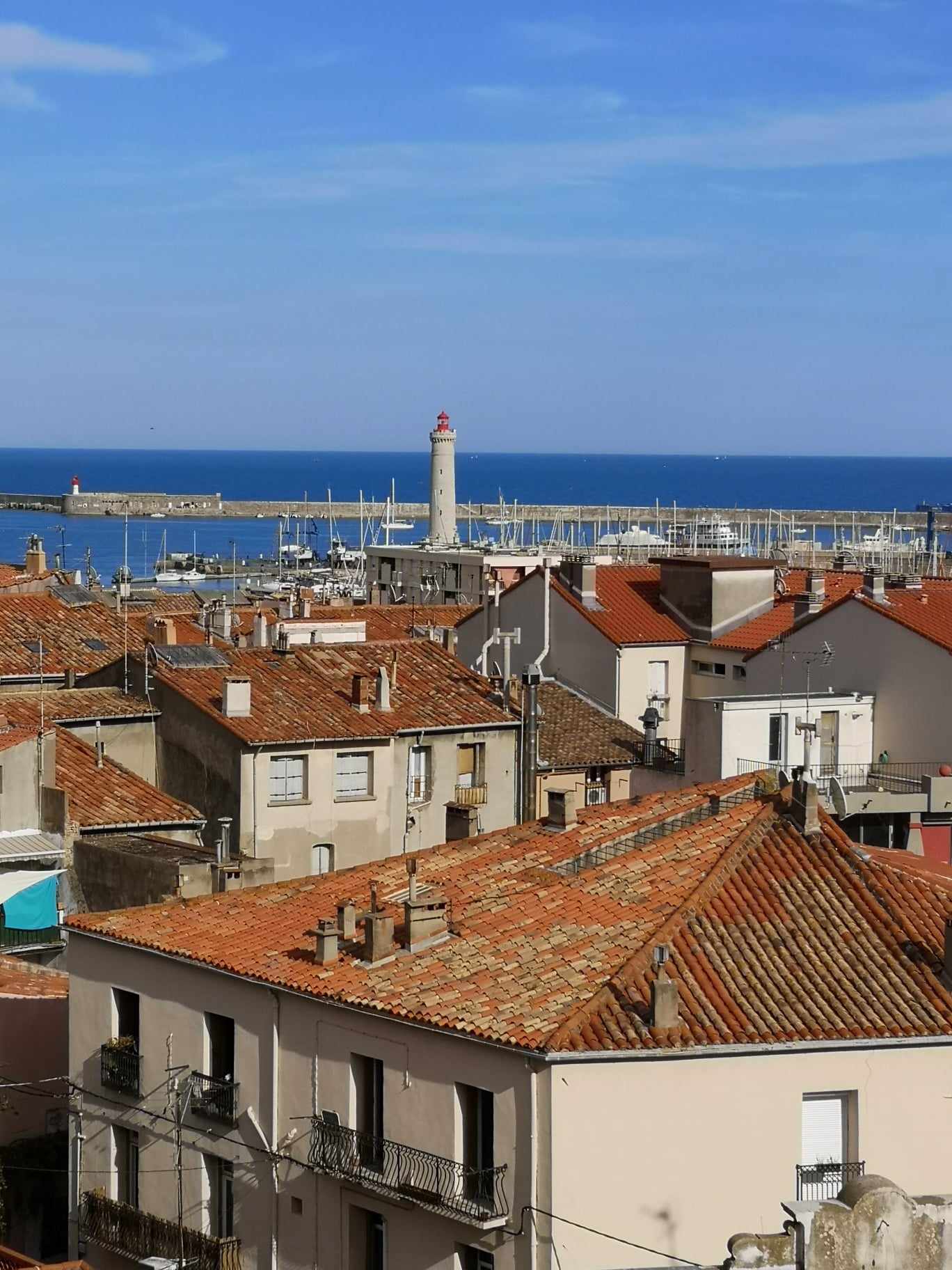 Utsiktspunkt mot vatten 