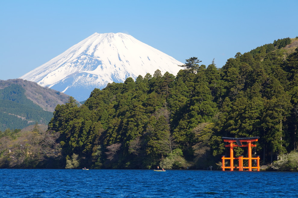 Mt. Fuji med shinto portal framför