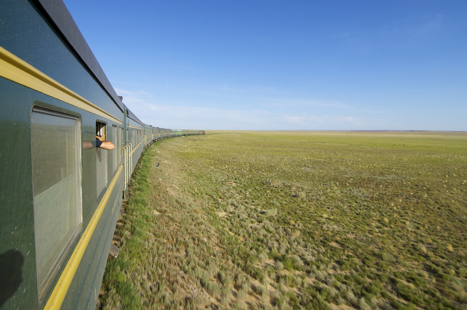Tåg på kazakiska stäppen