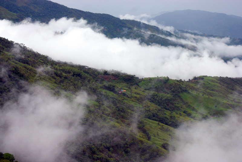 Molntyngt landskap Antioquia