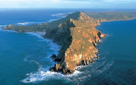 Cape Point mitt i bilden och Cape of Good Hope (Godahoppsudden) till vänster