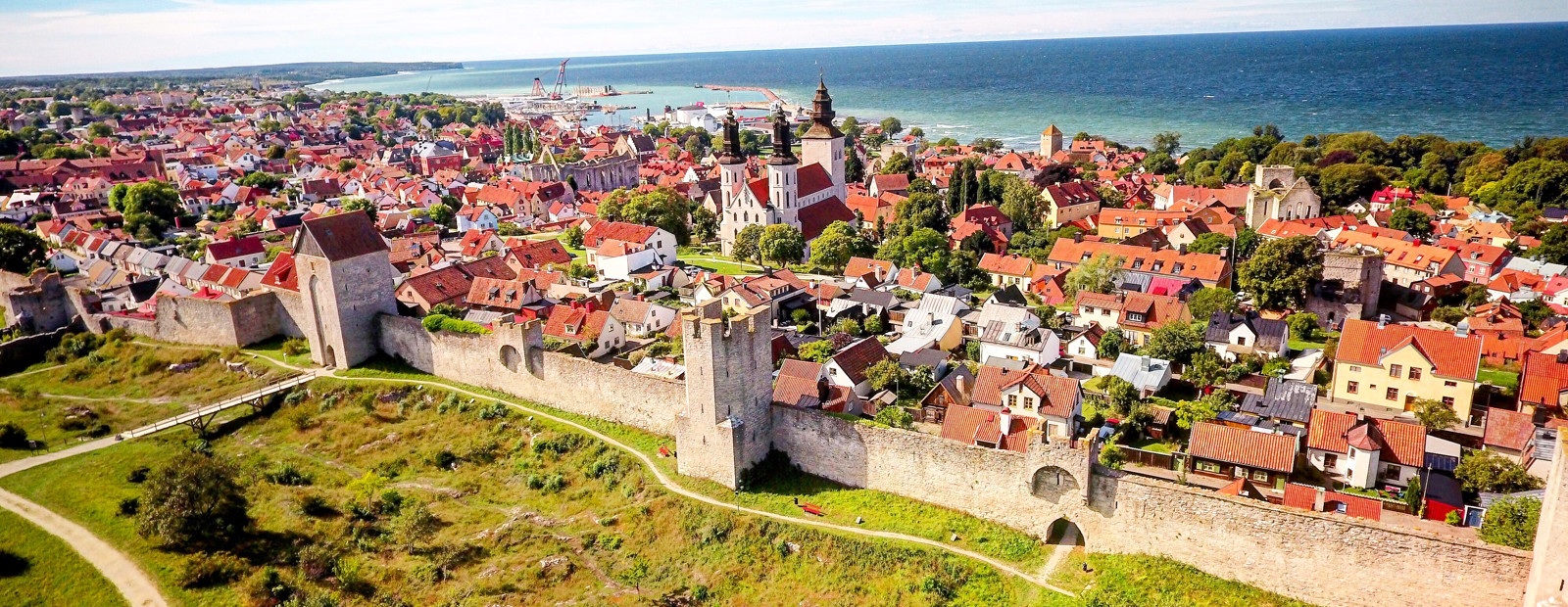 På bilden se vi Visby på håll