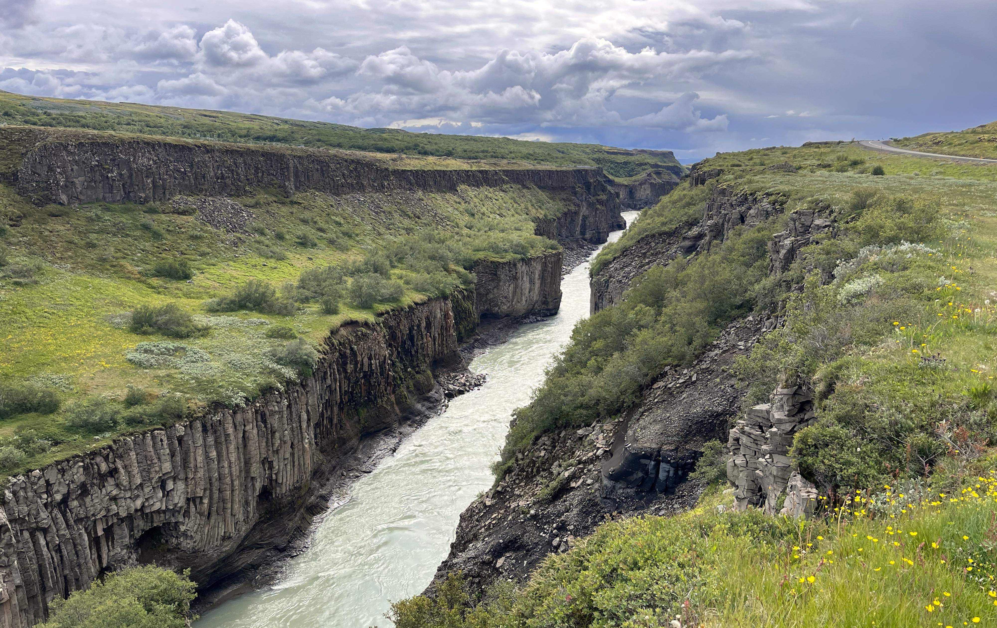 På bilden ser vi Gullfoss vattenfall - Islands mest kända