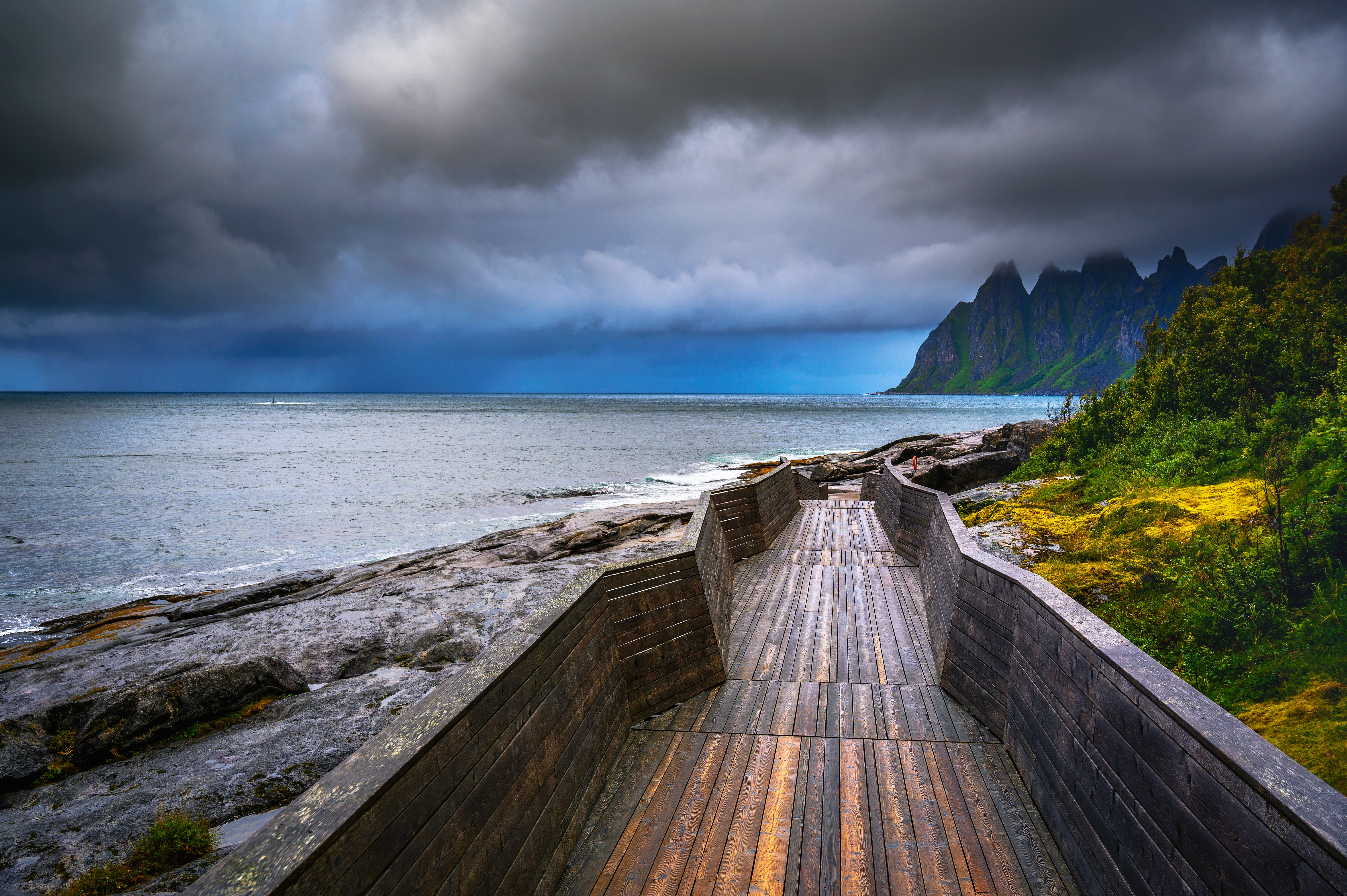 Tungeneset rastplats på Senja längs den nationella turistvägen