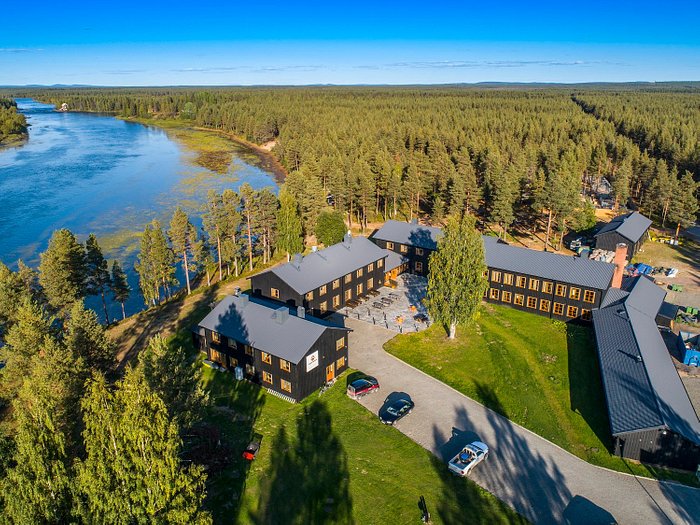 På bilden ser vi hotellet Arctic River Lodge i Tärendö Tornedalen