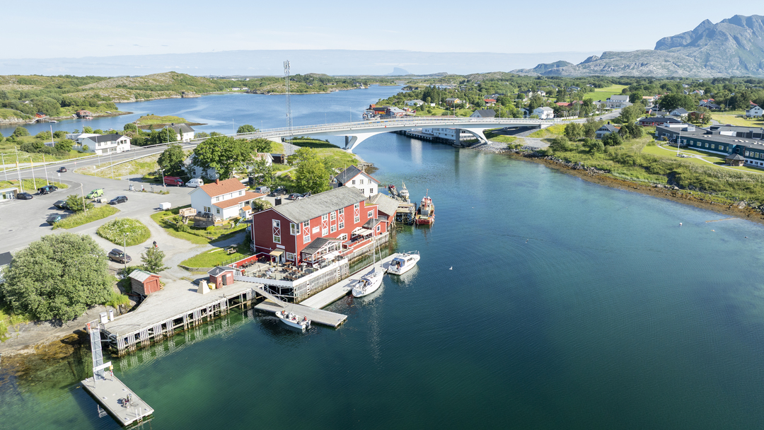 På bilden ser vi Heröy Brygge på Helgenad