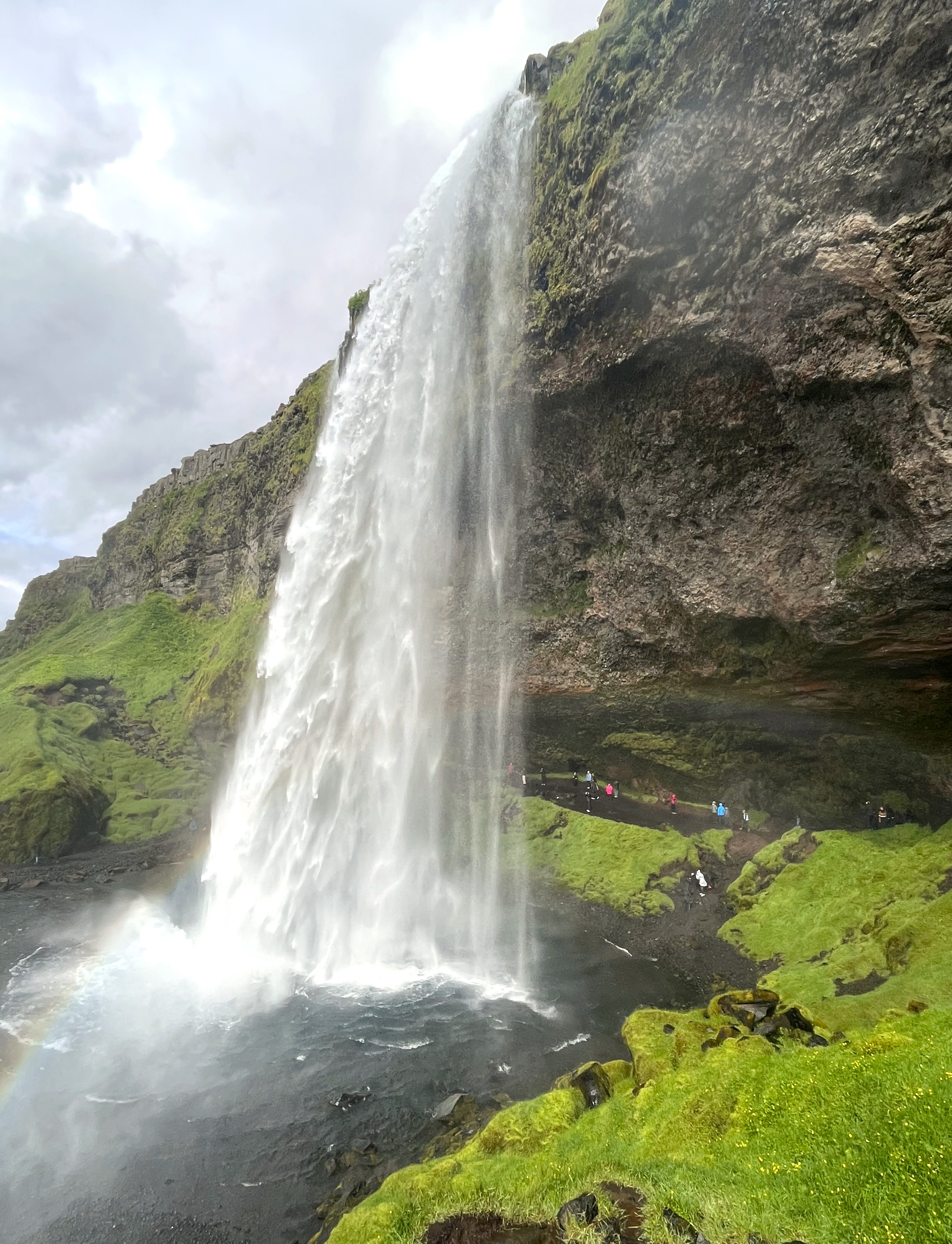 På bilden ser vi Skogafoss vattenfall på Island