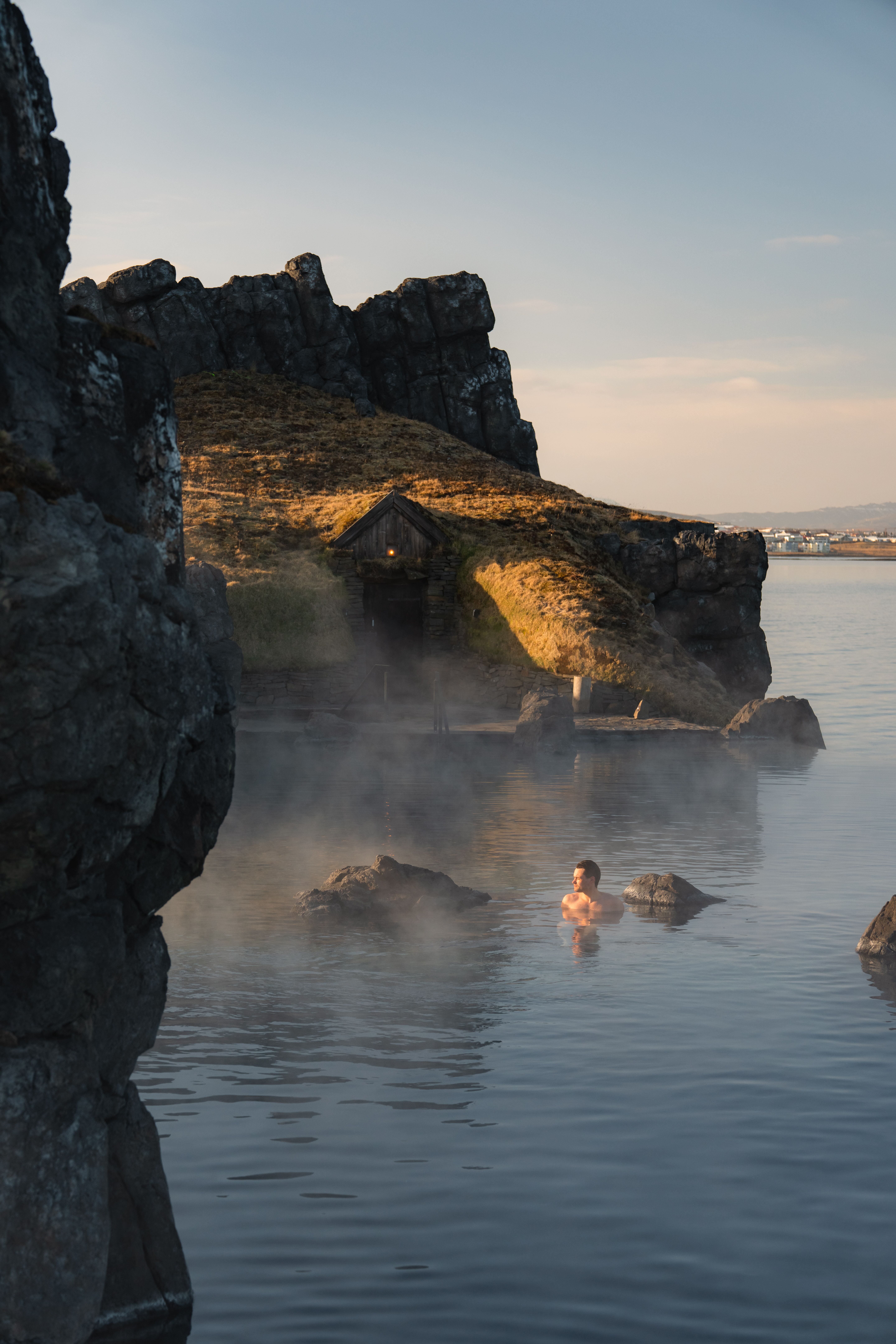 På bilden ser vi Sky Lagoon på Island