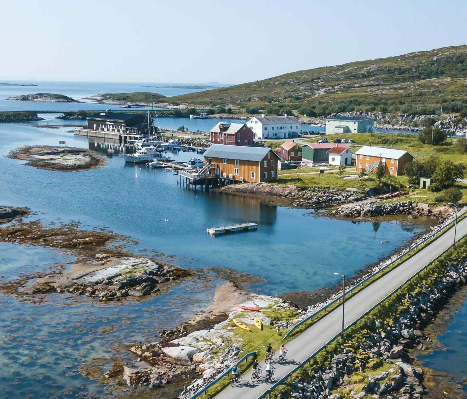 På bilden ser man den gamla handelsstationen Stött i Helgelands skärgård